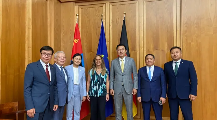 REPRESENTATIVES OF THE WORKING DEPARTMENT RESPONSIBLE FOR DEVELOPING THE DRAFT OF THE JOINT GOVERNMENT AGREEMENT MET WITH THE DEPUTY MINISTER OF FOREIGN AFFAIRS OF GERMANY
