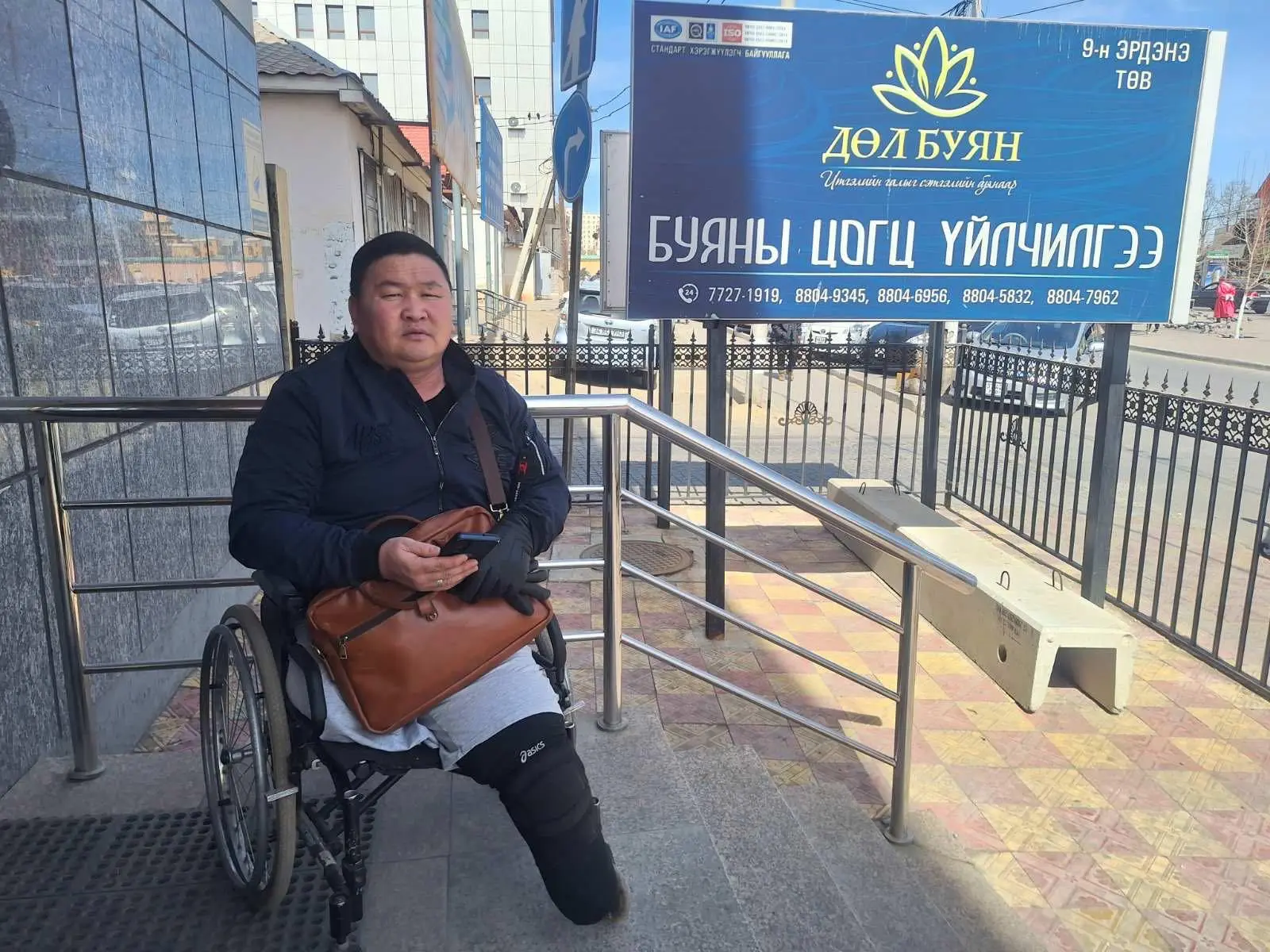 The Business Development Division team of the Employment Support Center for Persons with Disabilities supported the sales of the "Ankhiluun" ceremonial oil candles.
