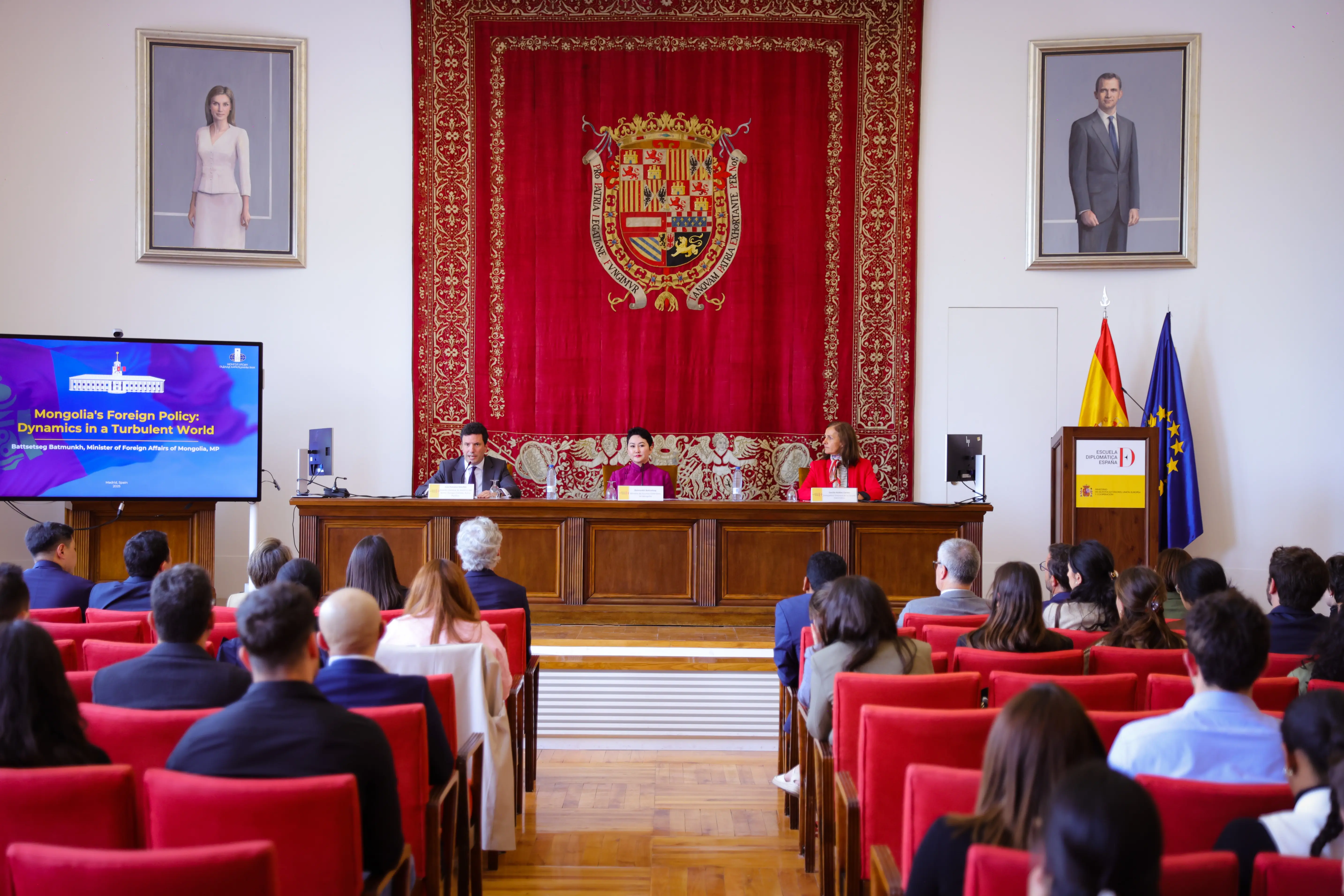 FOREIGN MINISTER B.BATTSETSEG VISITED THE DIPLOMATIC SCHOOL OF SPAIN