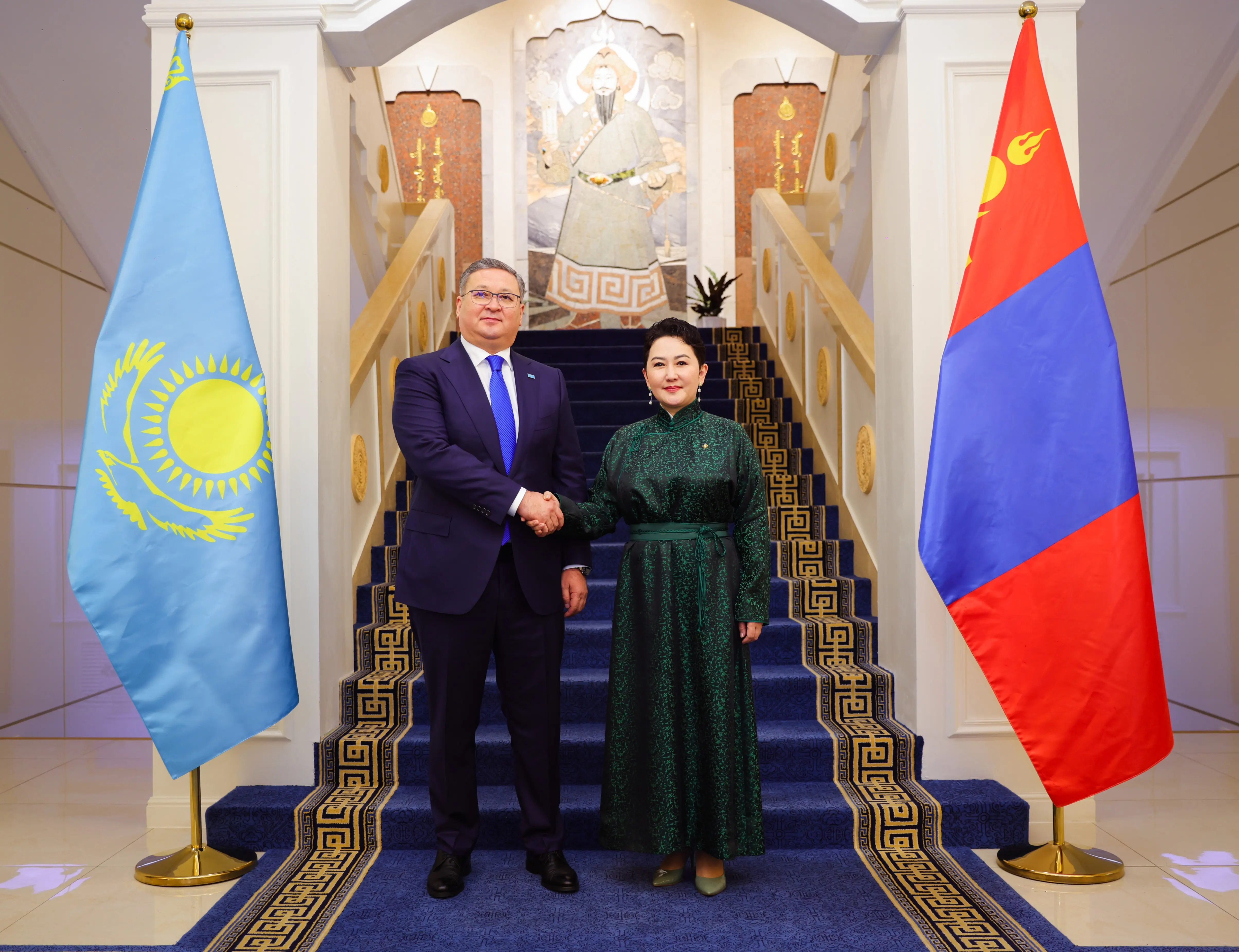 МОНГОЛ, КАЗАХСТАНЫ ГАДААД ХАРИЛЦААНЫ САЙД НАР ХЭЛЭЛЦЭЭ ХИЙВ