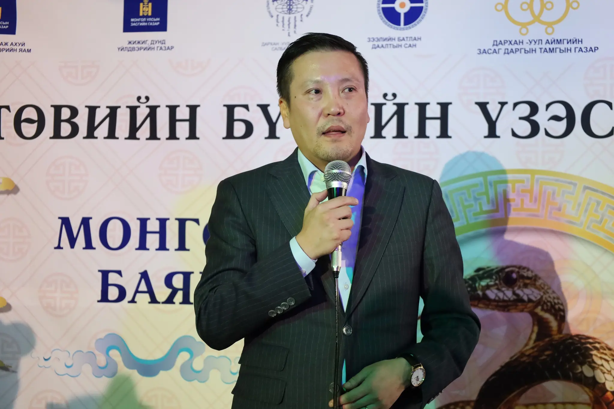 📈ХОЁР ХОНОГИЙН ХУГАЦААНД "ЦАГААН САР-2025" ҮЗЭСГЭЛЭН ХУДАЛДААГААР 300 ОРЧИМ САЯ ТӨГРӨГИЙН БОРЛУУЛАЛТ ХИЙГДЖЭЭ