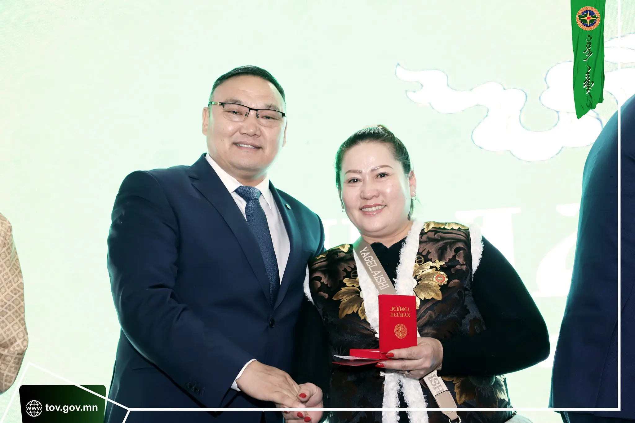 "ЦАГААН САР-2025" ҮЗЭСГЭЛЭН ХУДАЛДААНД 280 ОРЧИМ НЭР ТӨРЛИЙН БҮТЭЭГДЭХҮҮН ХУДАЛДААЛАГДАЖ, 1.1 ТЭРБУМ ТӨГРӨГИЙН БОРЛУУЛАЛТ ХИЙГДЭЭД БАЙНА