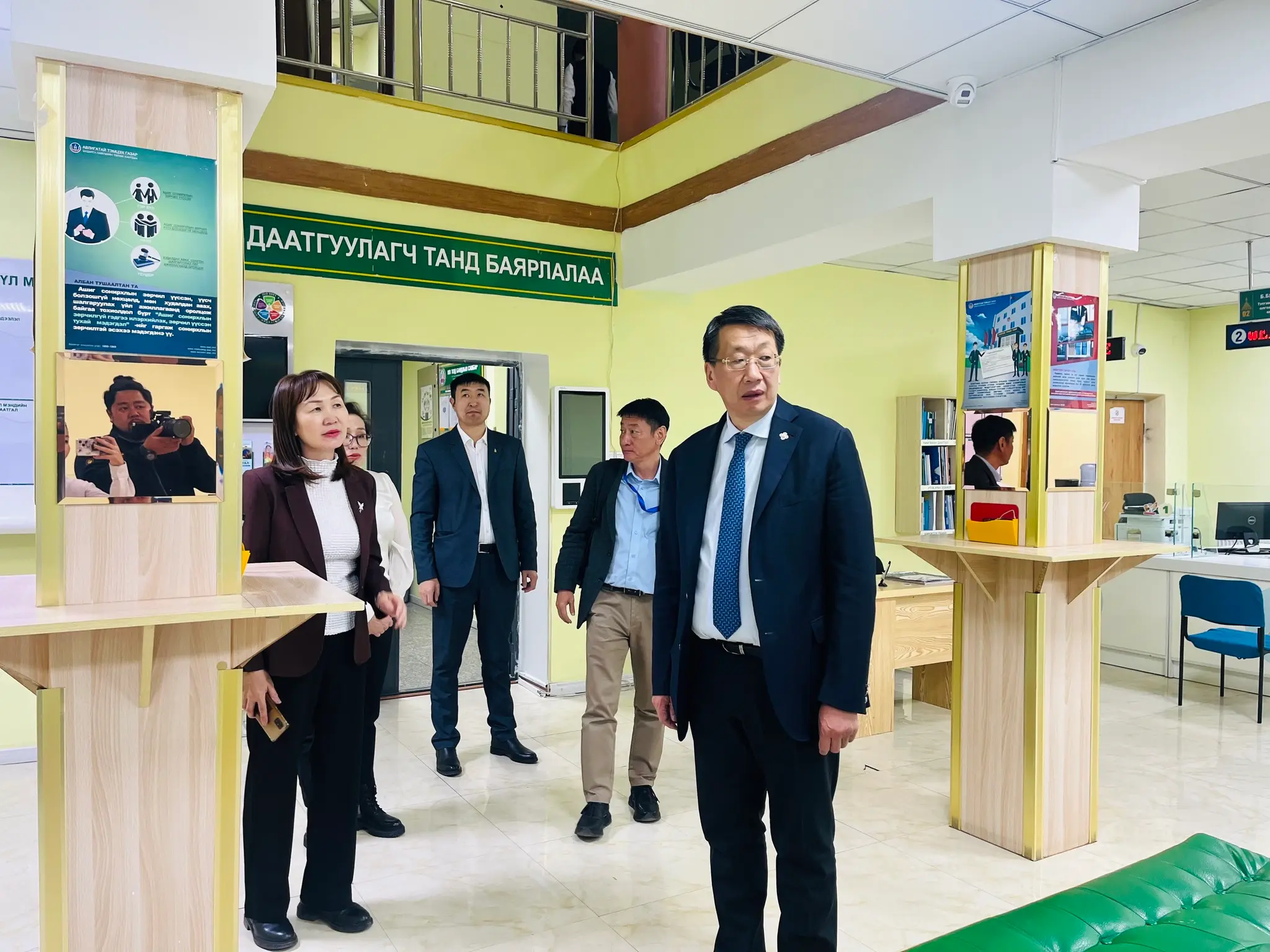 ✅ГЭР БҮЛ, ХӨДӨЛМӨР, НИЙГМИЙН ХАМГААЛЛЫН САЙД Л.ЭНХ-АМГАЛАН АРХАНГАЙ АЙМГИЙН НИЙГМИЙН ДААТГАЛЫН ГАЗРЫН ҮЙЛ АЖИЛЛАГААТАЙ ТАНИЛЦЛАА.